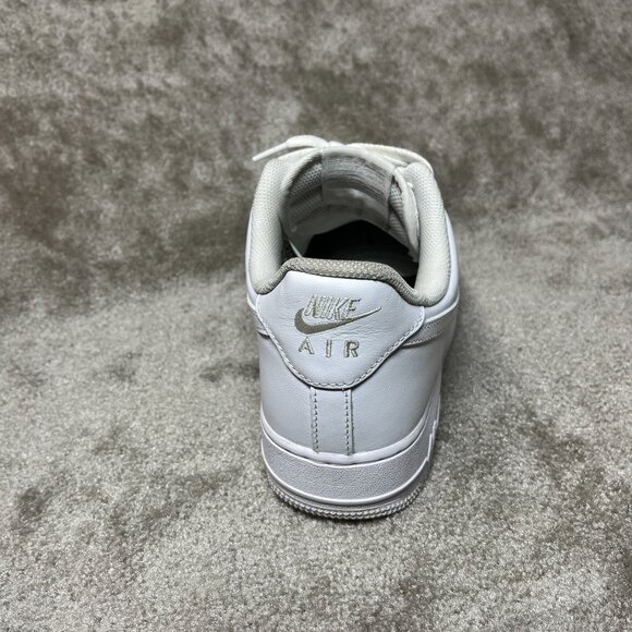 Nike Air Force 1 Low White Sneakers Size‎ 10 Mens Classic Casual Shoes - Picture 4 of 11